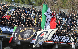 Ascoli-Modena: blitz degli ultras bianconeri in ritiro